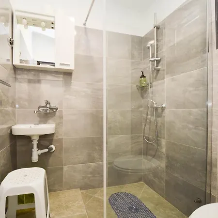 In - Istrien 11083 بيت للعطل *