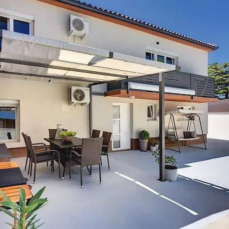 Holiday Home In Pula - Istrien 11083 Pula