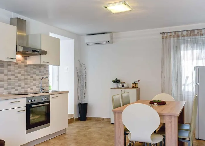 In - Istrien 11083 * Pola